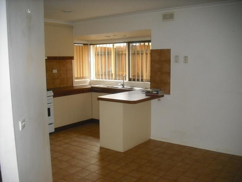 Unit 1/130 Coburns Road, Melton VIC 3337