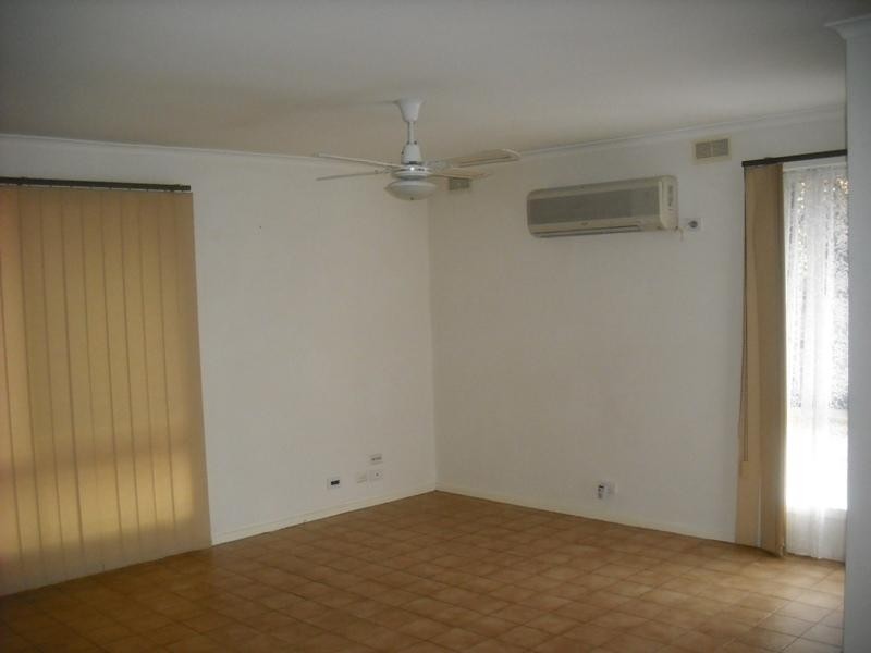 Unit 1/130 Coburns Road, Melton VIC 3337