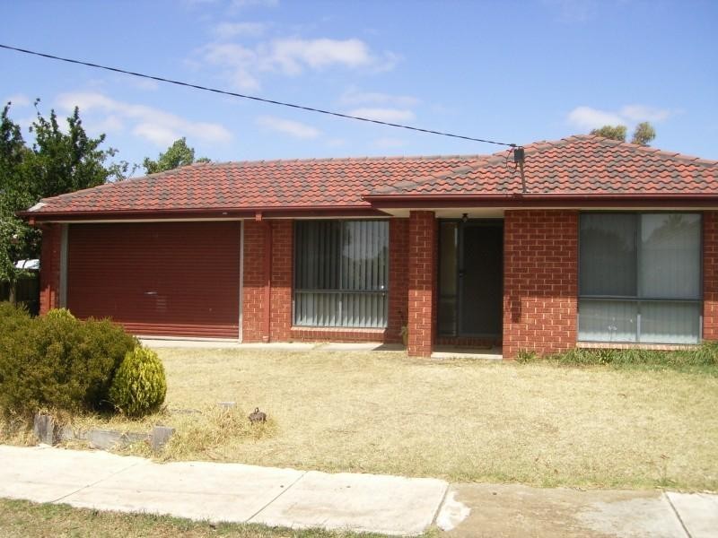 5 Wentworth Road, Melton South VIC 3338