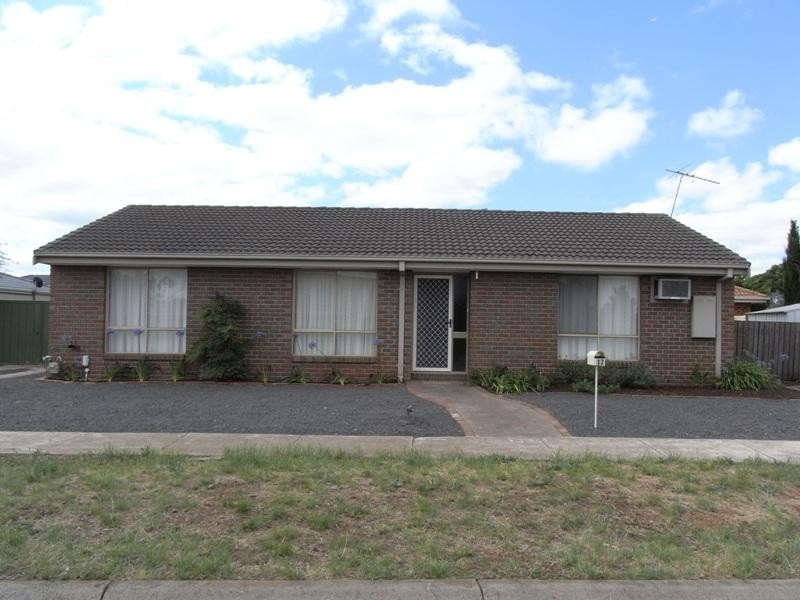 17 Greenhills Drive, Kurunjang VIC 3337