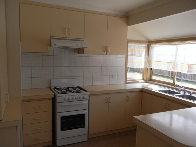 17 Greenhills Drive, Kurunjang VIC 3337