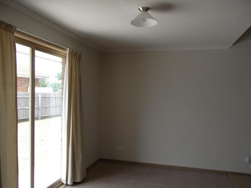 17 Greenhills Drive, Kurunjang VIC 3337