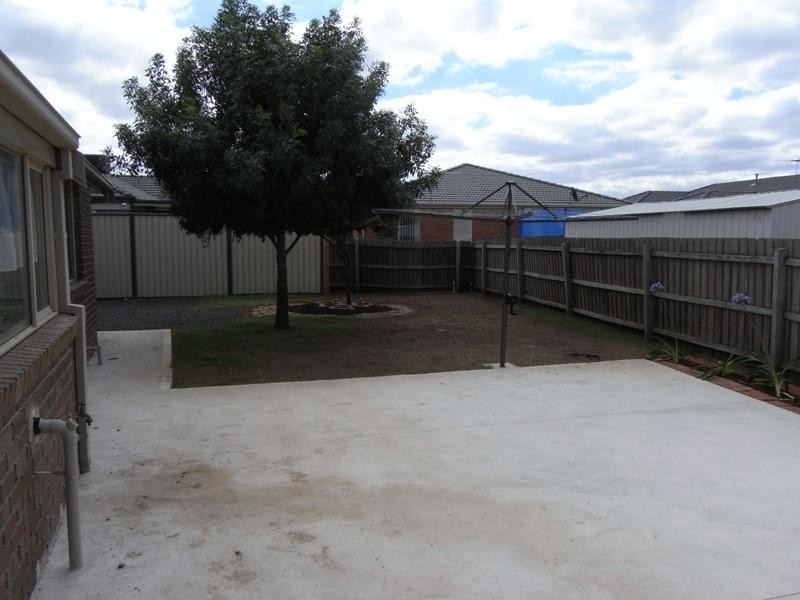 17 Greenhills Drive, Kurunjang VIC 3337