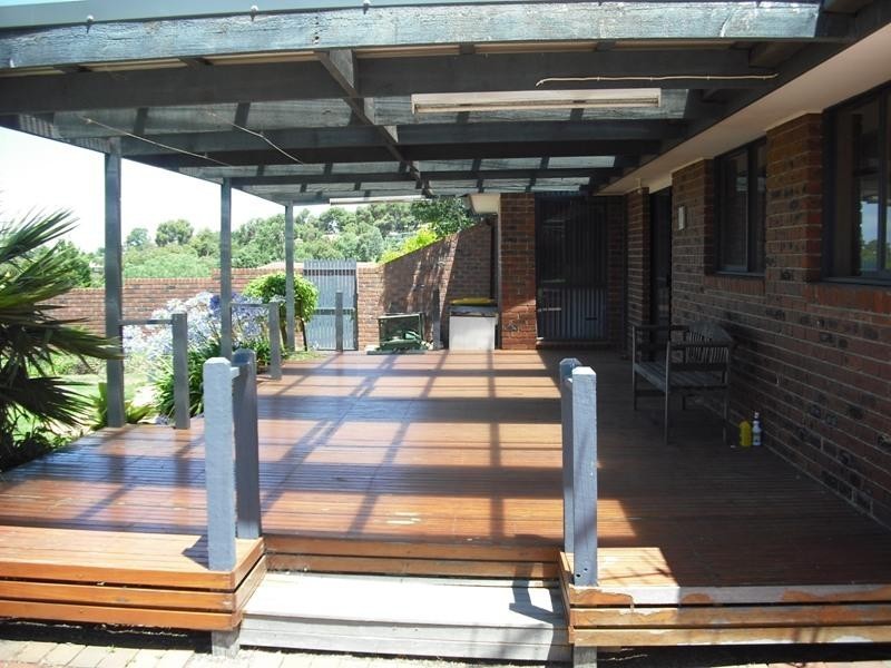 12 Riversdale Crescent, Darley VIC 3340