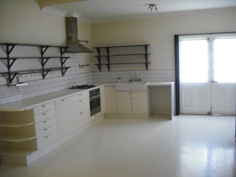 8 Exford Road, Melton South VIC 3338