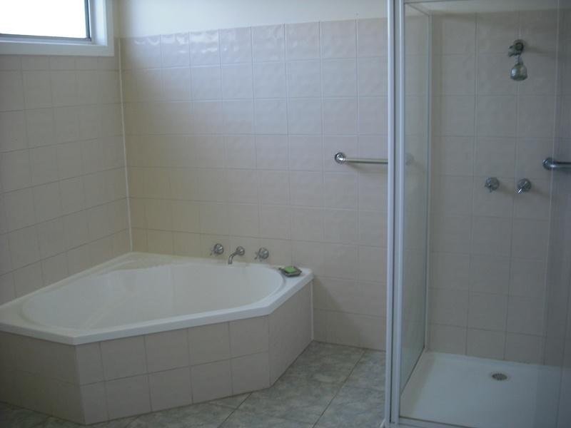 8 Exford Road, Melton South VIC 3338