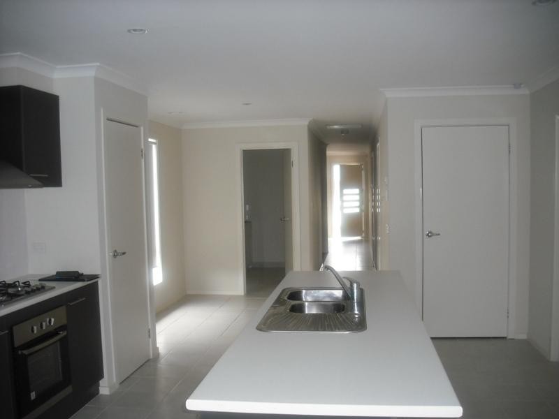 9 Spearfelt Street, Kurunjang VIC 3337