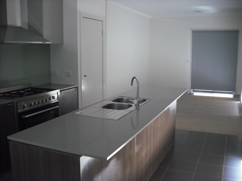5 Castlemaine Walk, Eynesbury VIC 3338
