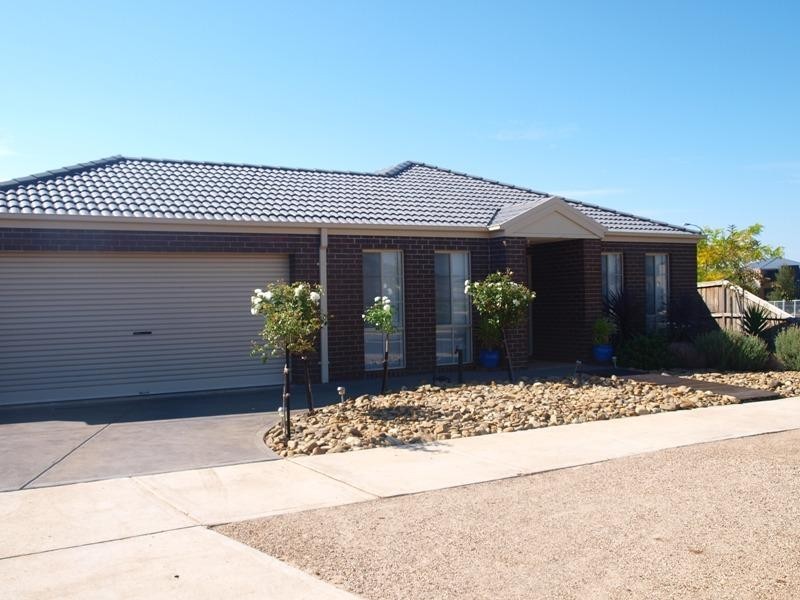 2 Rosemont Rise, Melton West VIC 3337