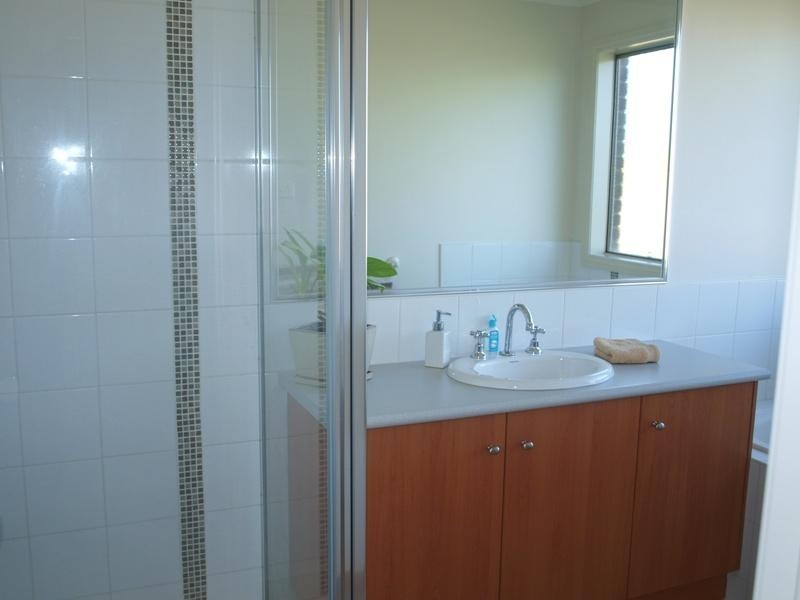 2 Rosemont Rise, Melton West VIC 3337