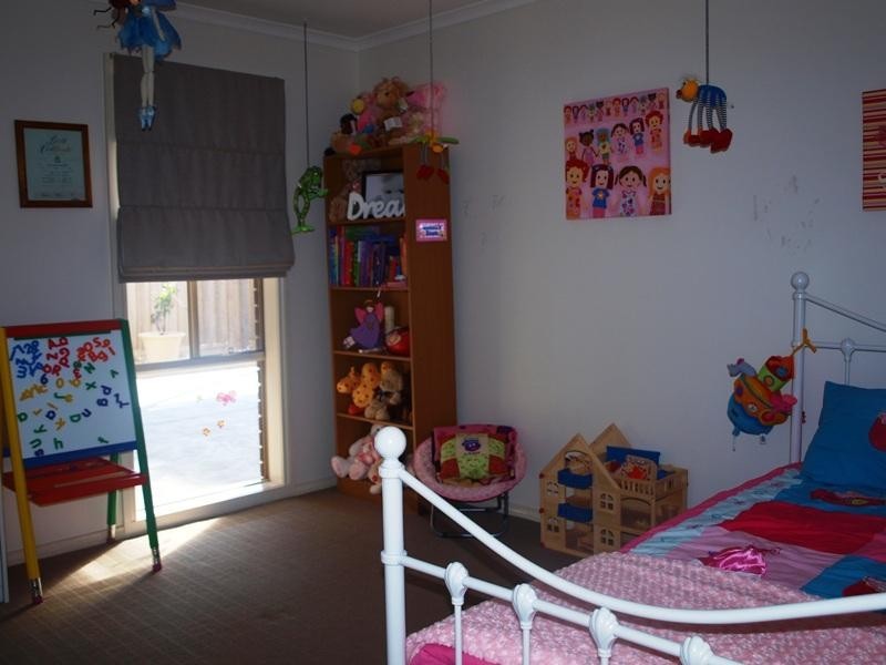 2 Rosemont Rise, Melton West VIC 3337