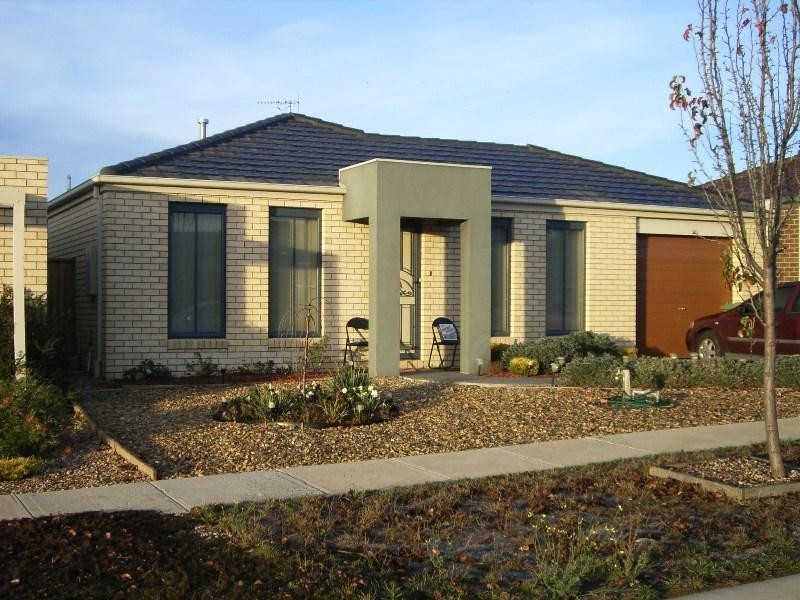 12 Rainsford Place, Melton West VIC 3337