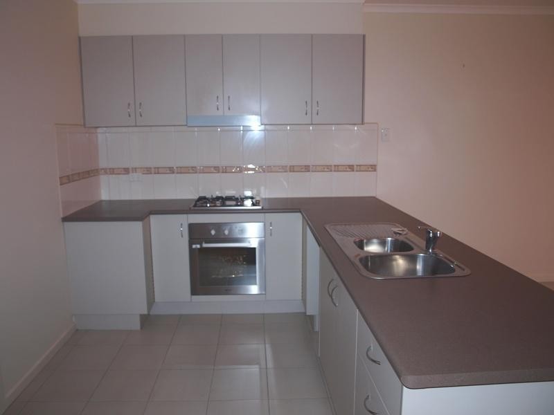 5 Kim Lane, Melton West VIC 3337