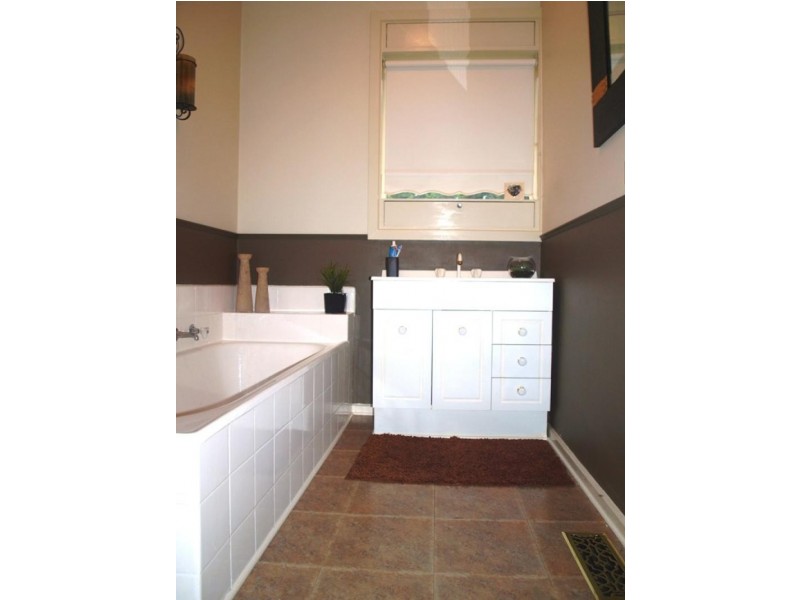 2 Emil Court, Melton VIC 3337