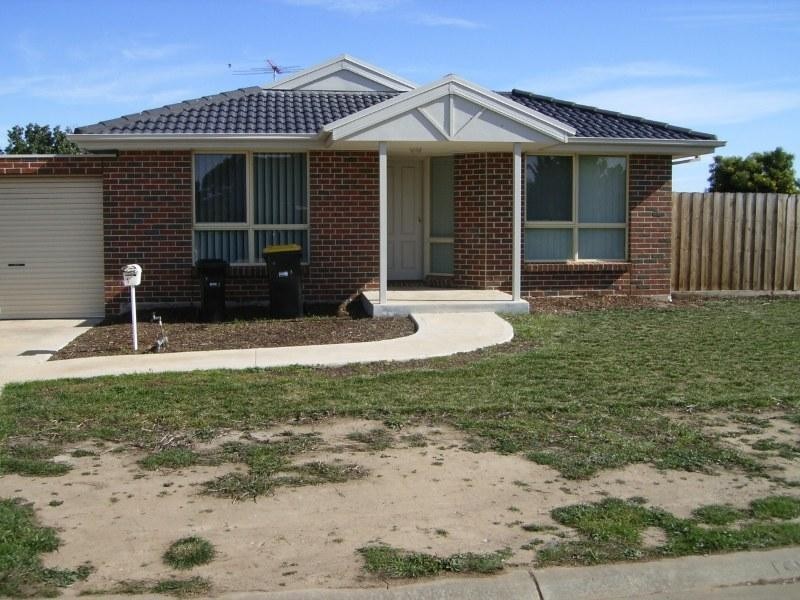 Unit 2/43 Smoult Drive, Melton VIC 3337