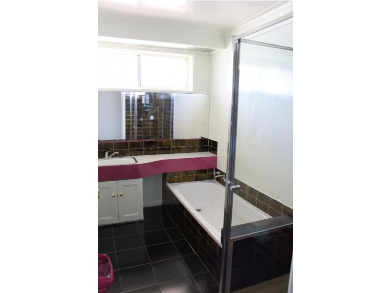 18 Wolfe Road, Melton VIC 3337