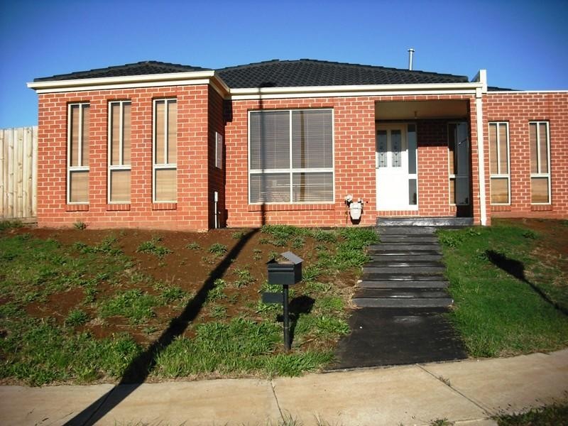 2 The Embankment, Kurunjang VIC 3337