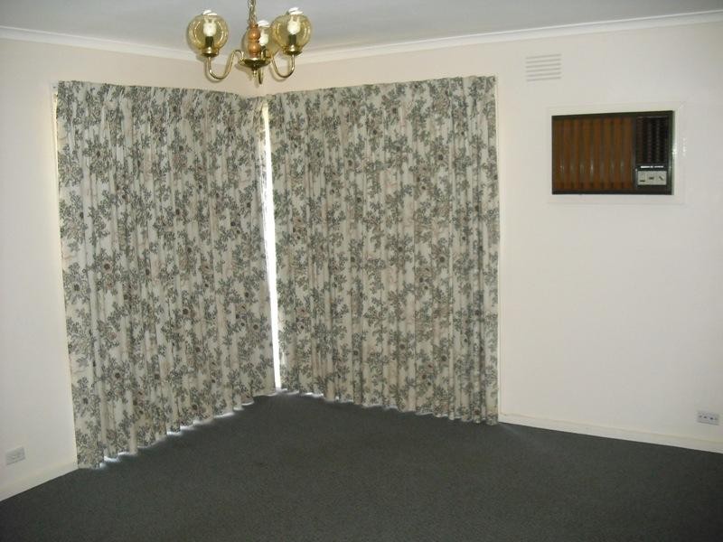 17 Moss Street, Melton South VIC 3338