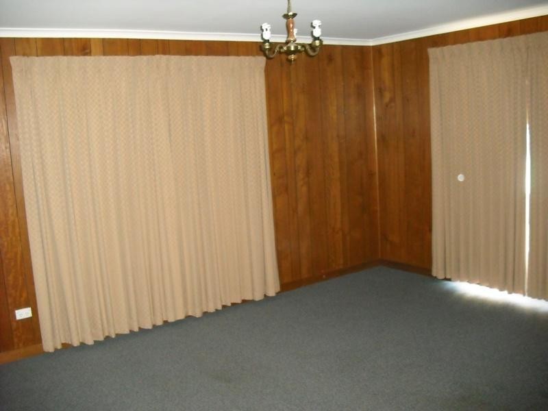 17 Moss Street, Melton South VIC 3338