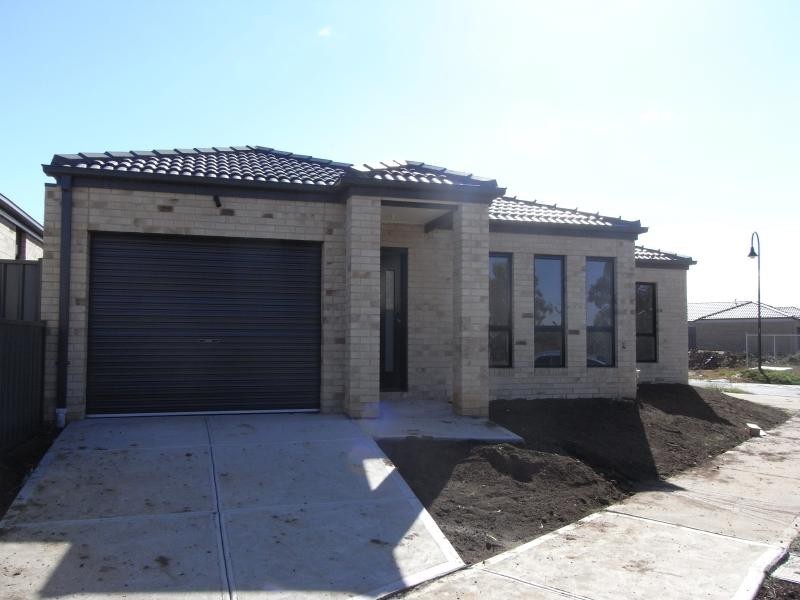 Unit 12/21 Lakewood Blvd, Melton VIC 3337