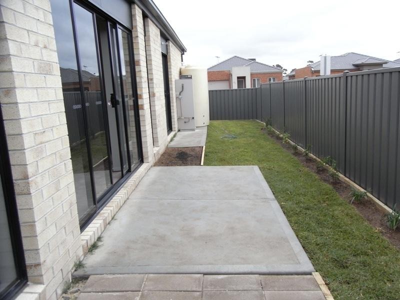 Unit 12/21 Lakewood Blvd, Melton VIC 3337