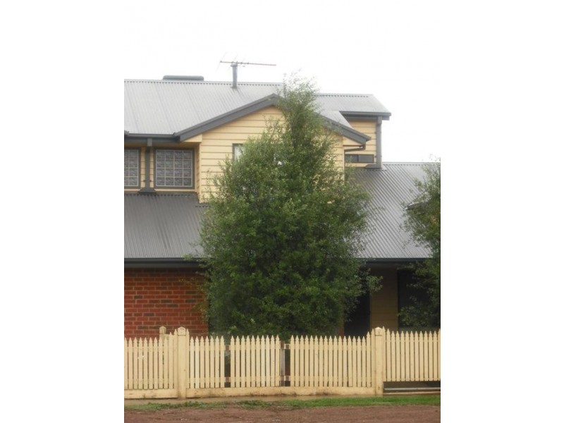 Unit 3/4 Euroa Walk, Melton VIC 3337