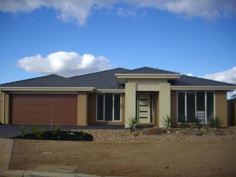 10 Barley Grass Crescent, Brookfield VIC 3338