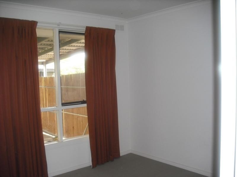 37 Acacia Crescent, Melton South VIC 3338