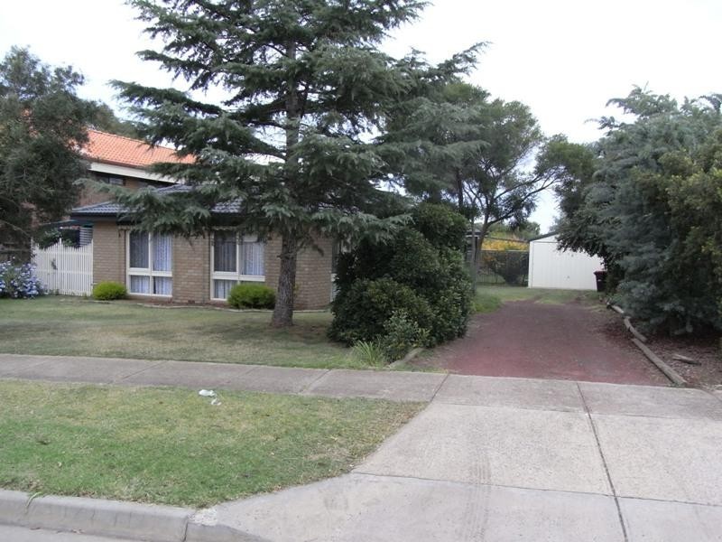 19 Essex Drive, Melton VIC 3337