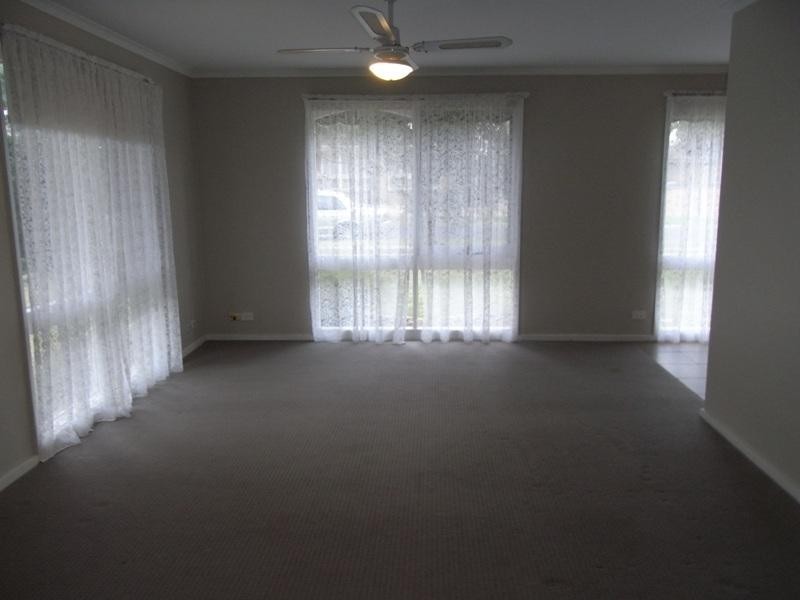 19 Essex Drive, Melton VIC 3337