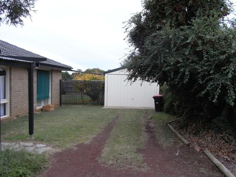 19 Essex Drive, Melton VIC 3337