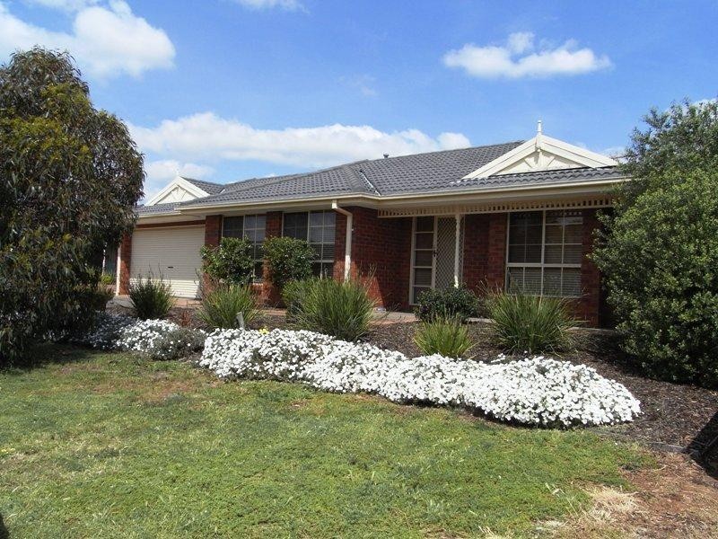 11 Woodland Rise, Melton West VIC 3337