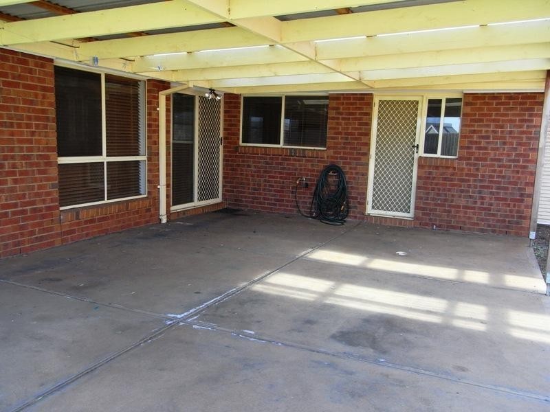 11 Woodland Rise, Melton West VIC 3337