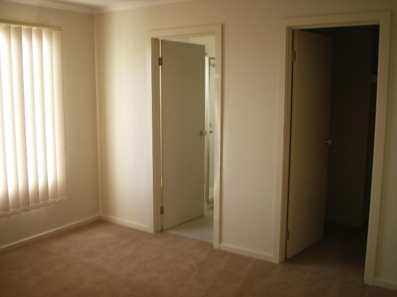 3 Kim Lane, Melton West VIC 3337