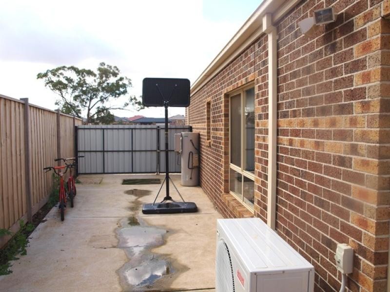 7 River Views Road, Melton West VIC 3337