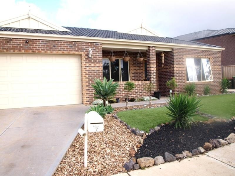 7 River Views Road, Melton West VIC 3337