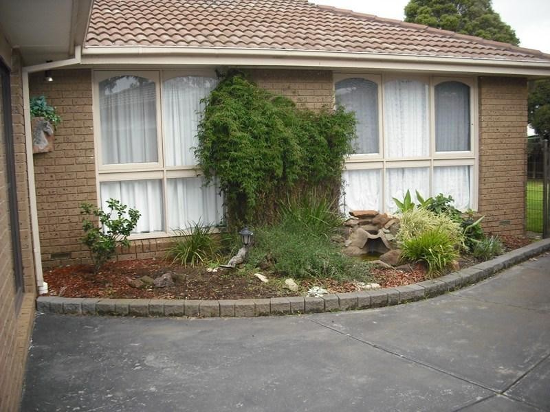 4 Empress Way, Melton West VIC 3337