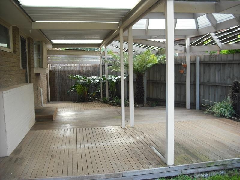 4 Empress Way, Melton West VIC 3337