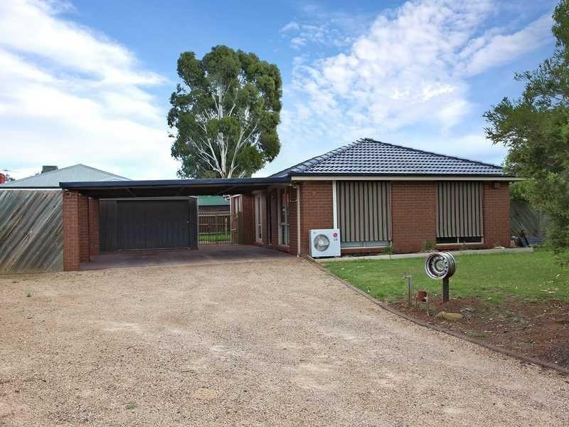 5 Peart Court, Melton VIC 3337