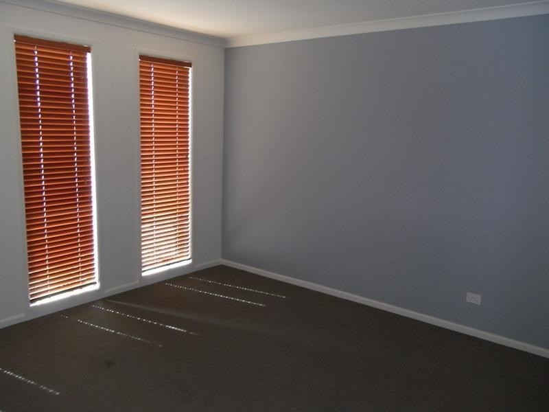 77 Fairhaven Blvd, Melton West VIC 3337