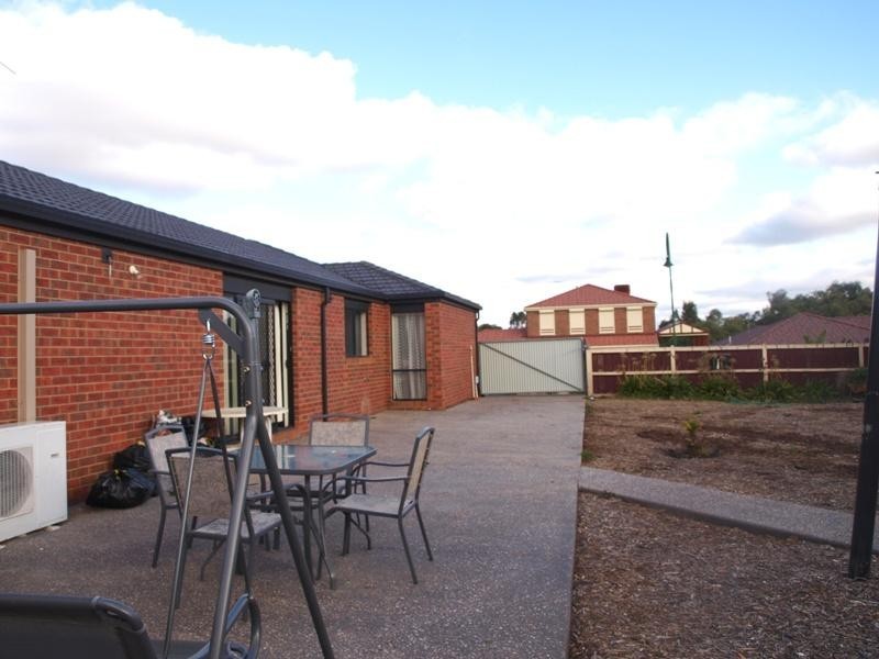 23 Darlingsford Blvd, Melton VIC 3337