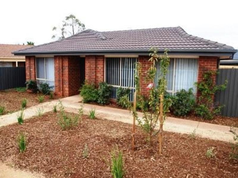 Unit 1/48 Hilton Way, Melton VIC 3337