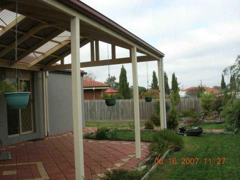 2 Greenhills Drive, Melton VIC 3337