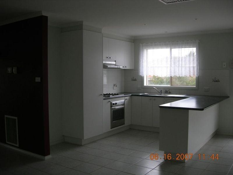 2 Greenhills Drive, Melton VIC 3337