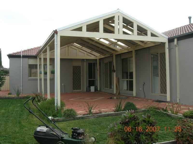 2 Greenhills Drive, Melton VIC 3337