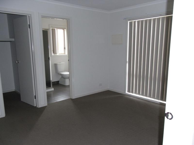 Unit 7/8-12 Granholm Grove, Melton West VIC 3337