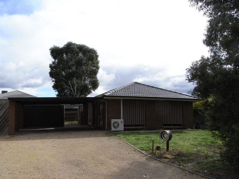 5 Peart Court, Brookfield VIC 3338