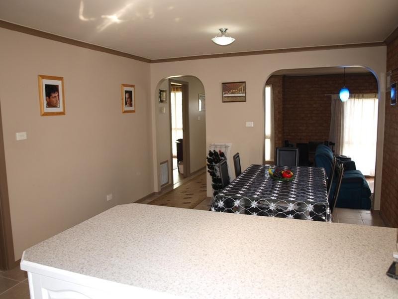 8 McDonald Street, Melton VIC 3337