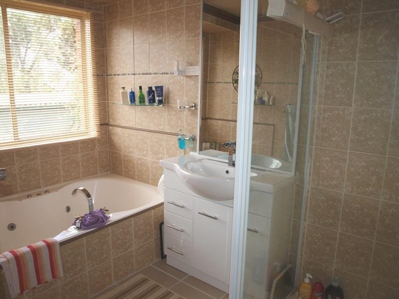 8 McDonald Street, Melton VIC 3337