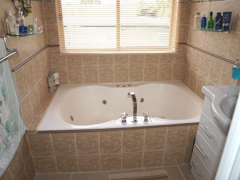 8 McDonald Street, Melton VIC 3337